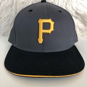 NWOT MLB | Mens Gray Pirates Fitted Baseball Hat